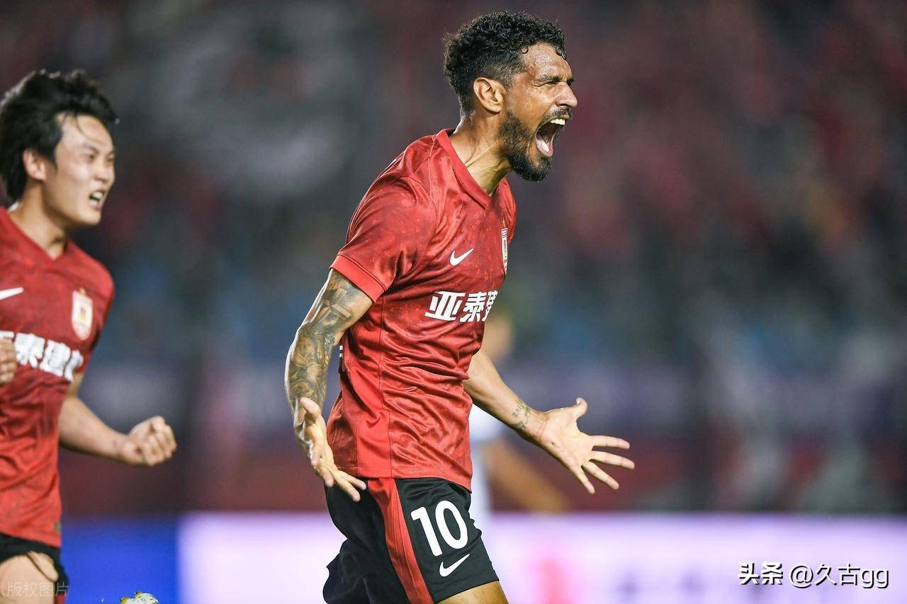 九游会官方网站关于西甲今夜再迎强敌，西汉姆官宣签约，主帅态度：震撼外界，临场指挥获称赞的信息